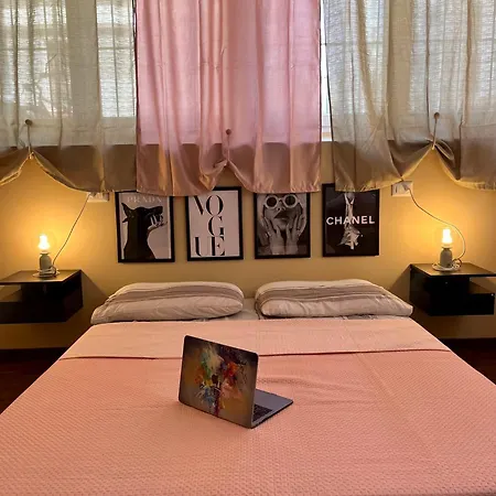 Holiday home Dimora Chic - A 5 Fermate Dal Duomo